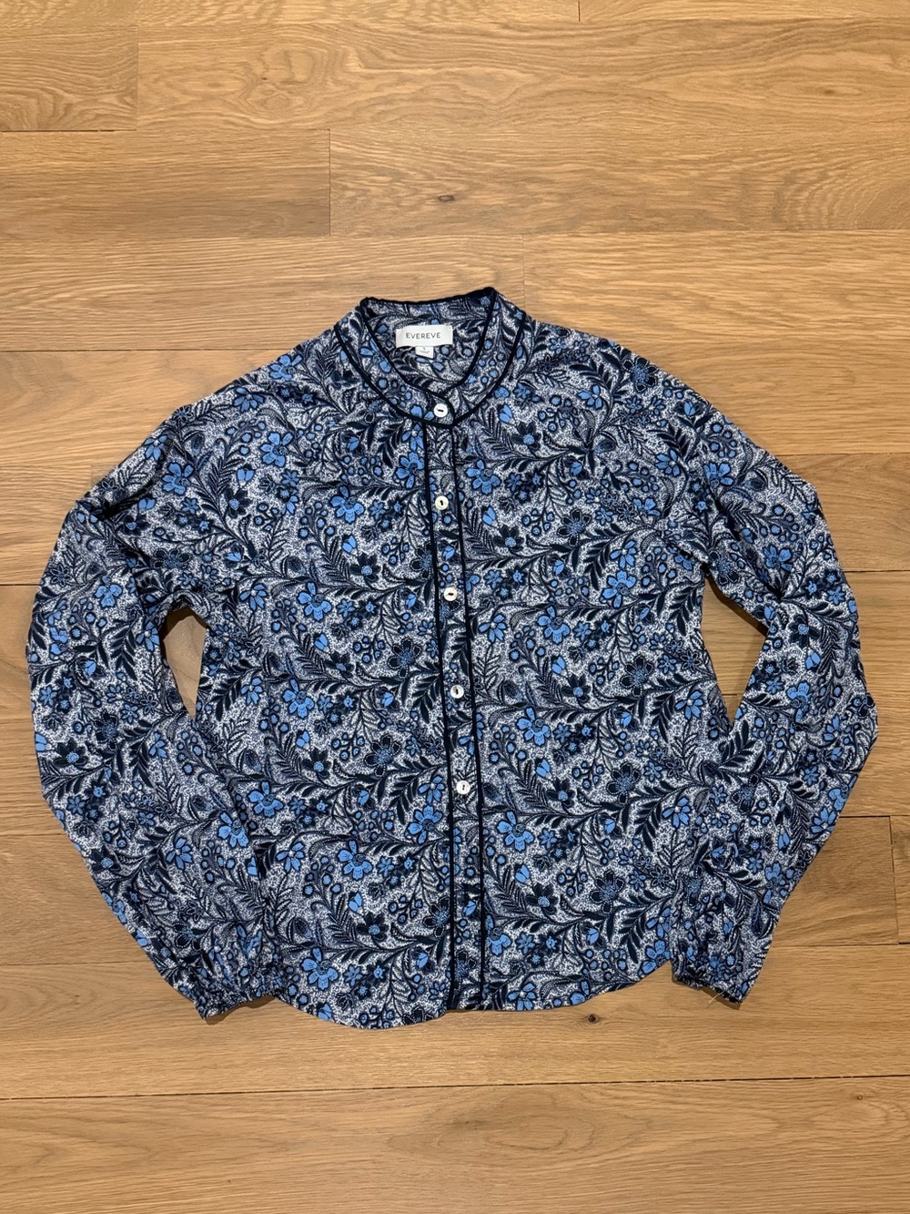 Evereve Navy and Light Blue Floral Quilted Button-Front Blouse